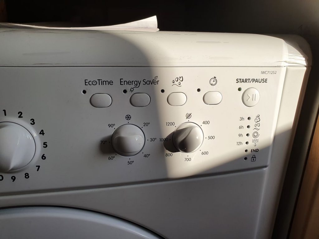 washing machine with water-saving programme